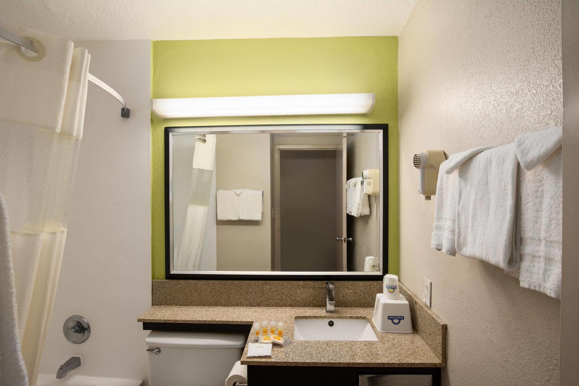 Days Inn By Wyndham Rome Downtown Esterno foto